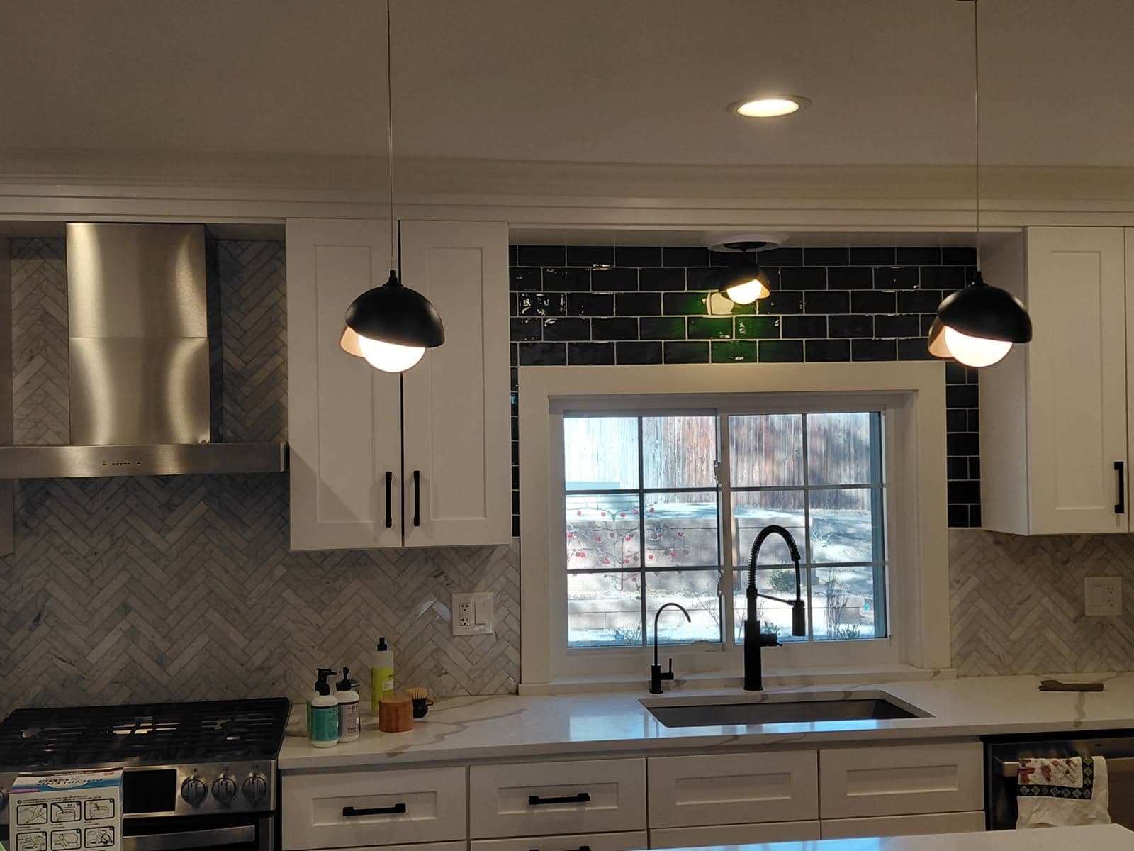 Modern Kitchen Makeover Featuring Nature-Inspired Elements